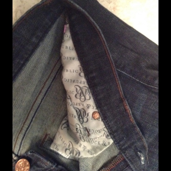 Dark wash Rock and Republic - Picture 3 of 3